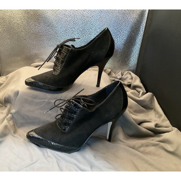 BANANA REPUBLIC -Vintage Look Black Patent Leather W/Suede Lace Up Pump Size 7 - Picture 1 of 14